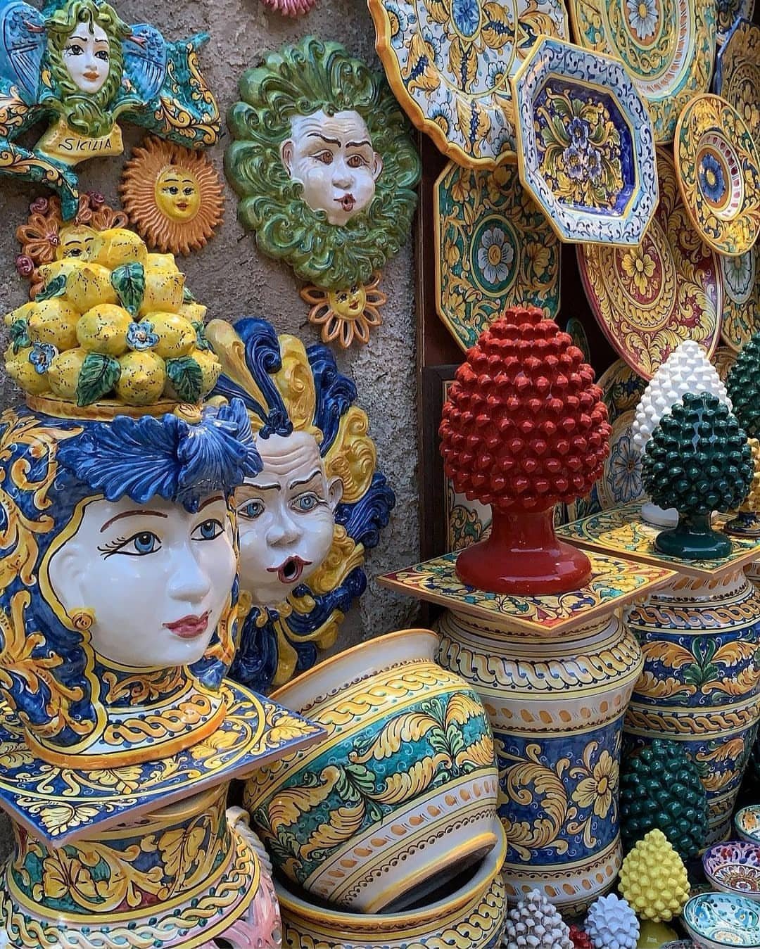 Sicilian maiolica, Caltagirone